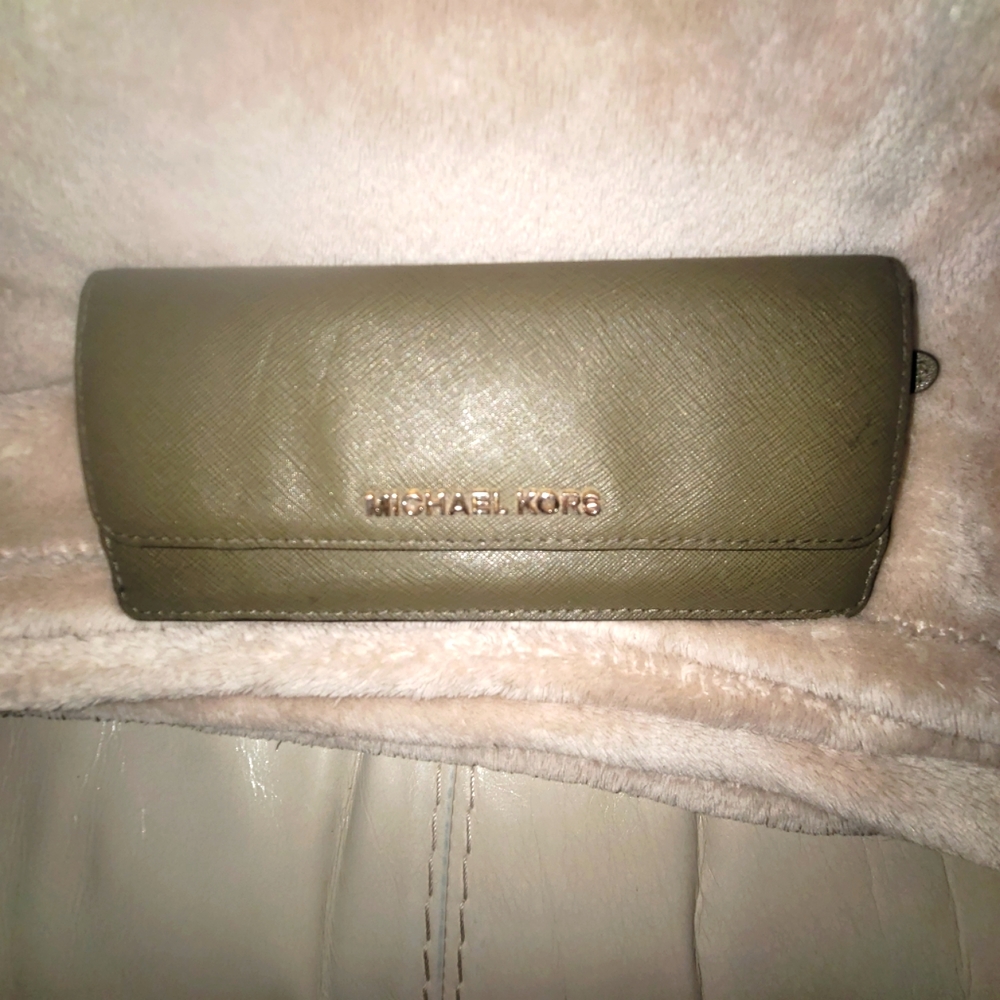 Michael Kors Slim Profile Accordian Wallet